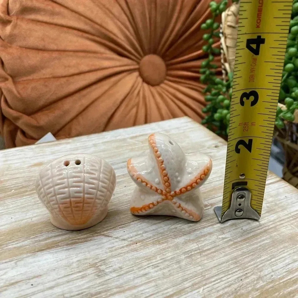 Ceramic Clam and Starfish Salt and Pepper Shakers - Picture 4 of 5